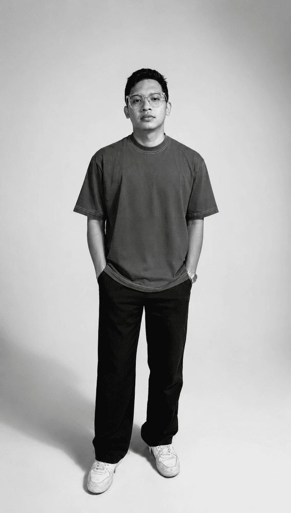 Prompt Studio Hitam Putih AI