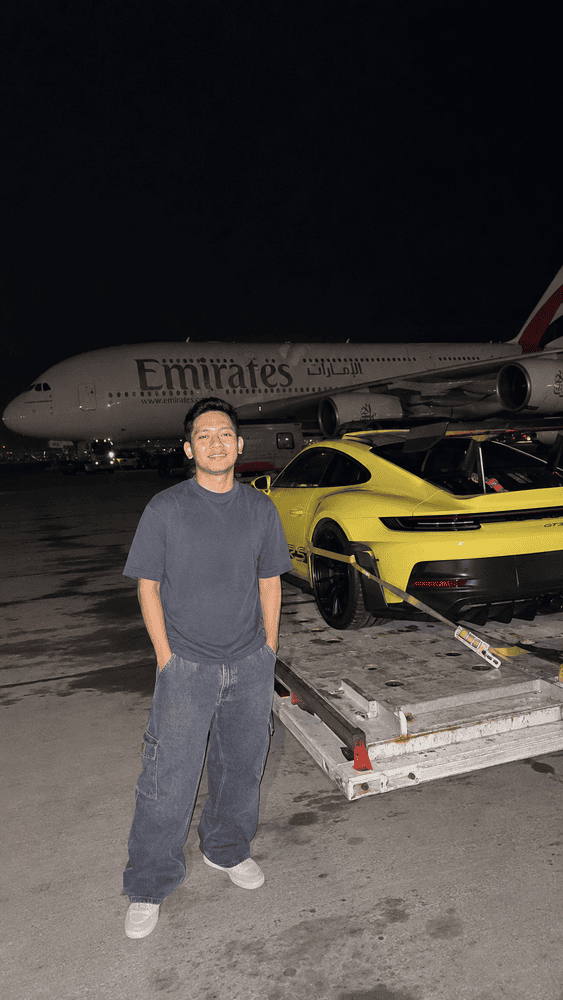 Prompt Malam Hari Pesawat dan Porsche AI